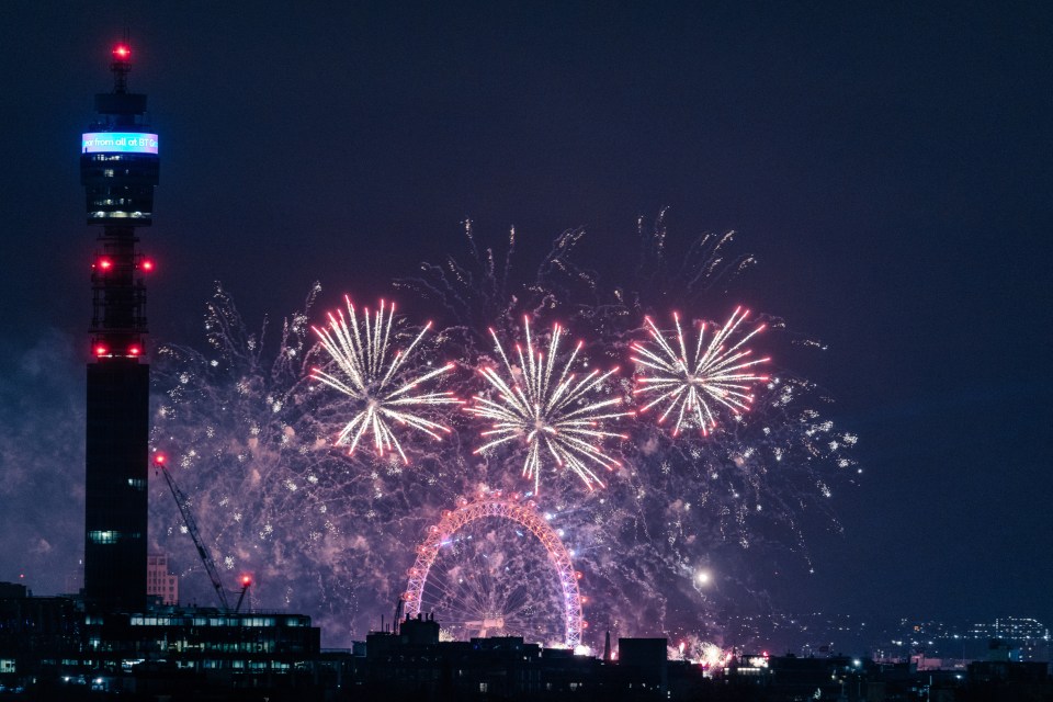 The 2024 New Year celebration fireworks from a packed Primrose Hill last night