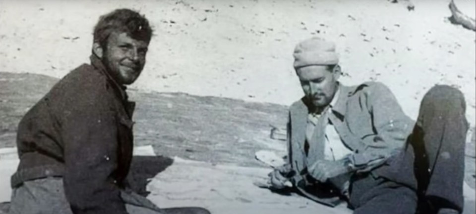 Major Sadler (left) in North Africa