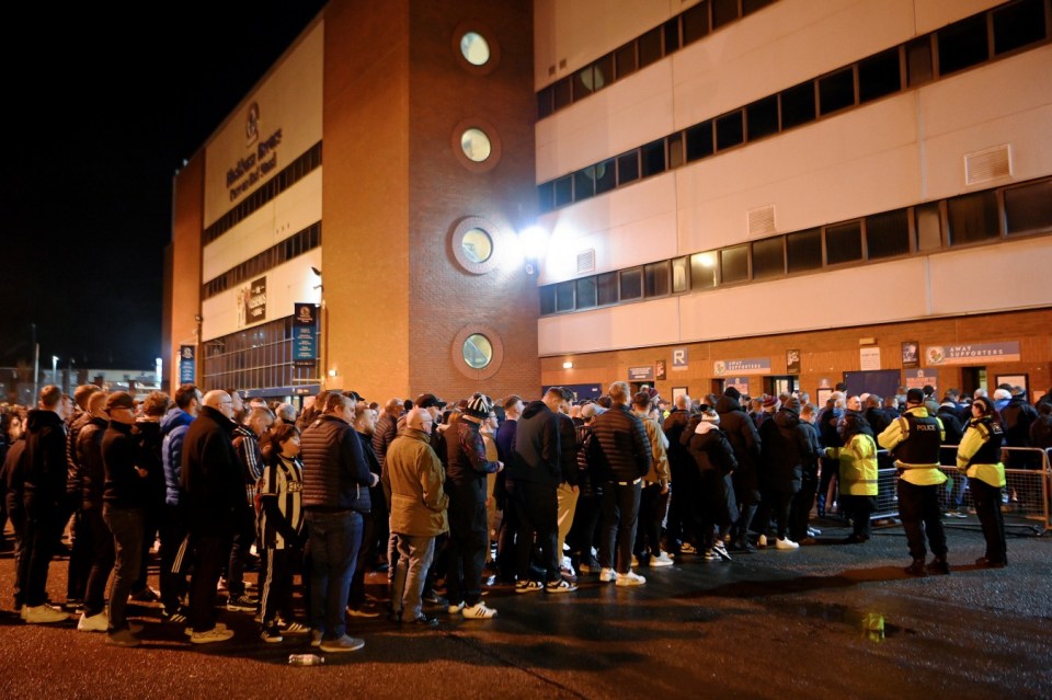 BLACKBURN, ENGLAND - FEBRUARY 27: Newcastle United fans queue outside the stadium as kick-off is delayed by 15 minutes prior to the Emirates FA Cup Fifth Round match between Blackburn Rovers and Newcastle United at Ewood Park on February 27, 2024 in Blackburn, England. (Photo by Stu Forster/Getty Images)