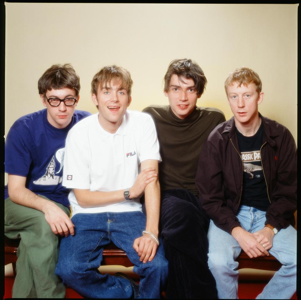 (MANDATORY CREDIT Koh Hasebe/Shinko Music/Getty Images) Blur group shot at a hotel in Sendai, Sendai, November 1995. (Photo by Koh Hasebe/Shinko Music/Getty Images)