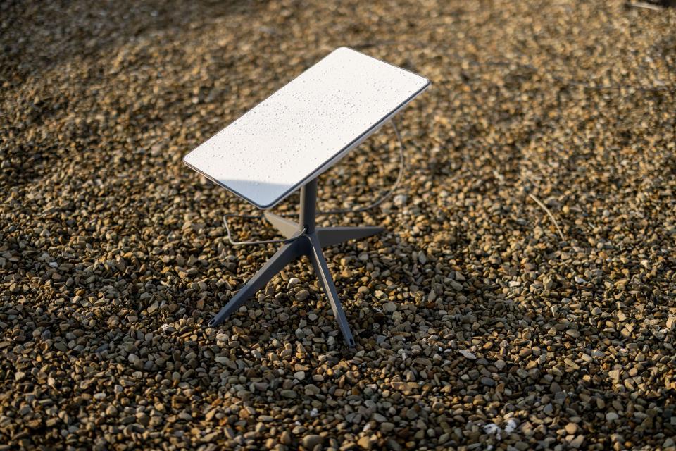 2M86APK Starlink satellite dish on gravel