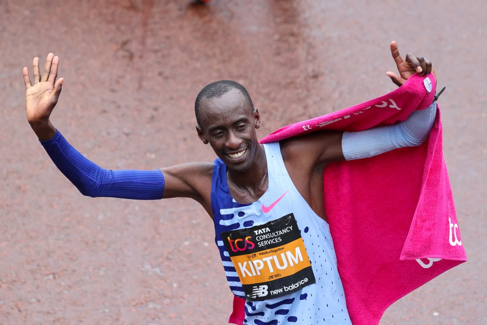 Kelvin Kiptum, 2023 London Marathon winner, waving to the crowd.
