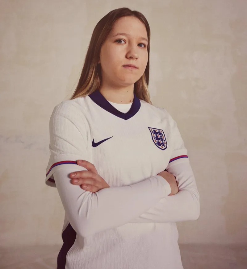 Lucja Wyrwantowicz, part of England's Para Lions, showing off the new England home kit