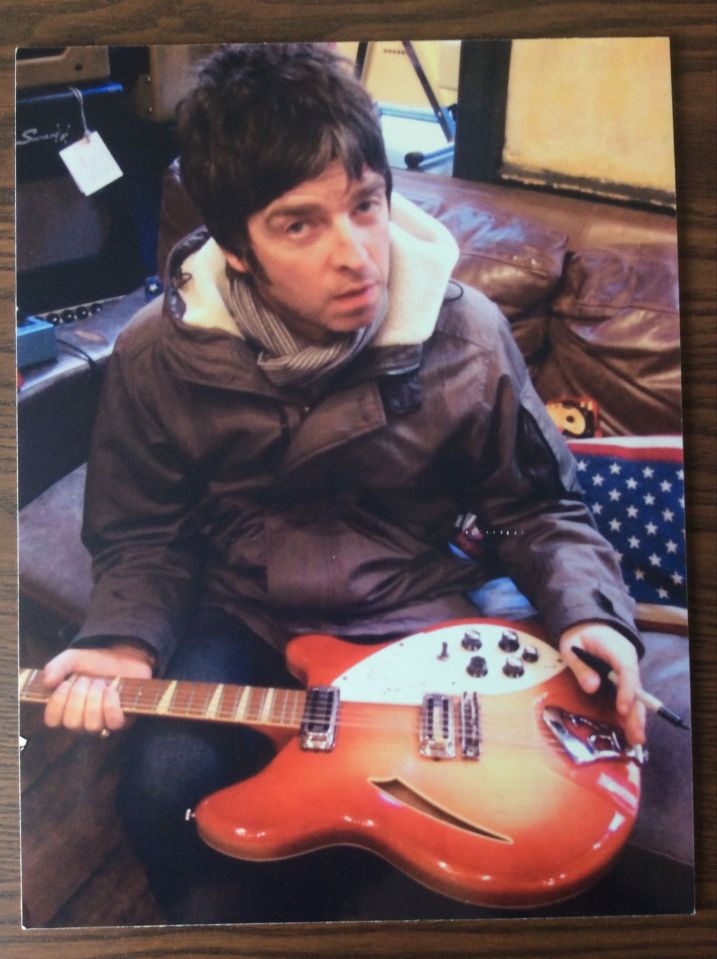 PICTURE SHOWS: Noel Gallagher's autographed 1966 Rickenbacker 360/12 Fireglo guitar, complete with custom Oasis flight case, provenance letter, and signing photo. A noteworthy piece from Oasis history. ....Celebrity memorabilia auction.