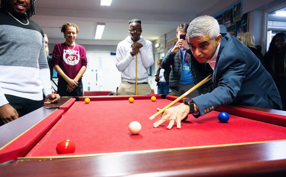 Sadiq Khan, Labours Mayor of London, visits the Knights Youth Centre in Streatham, London, Great Britain during his re-election campaign. 21st March 2024 Sadiq Khan Mayor of London Playing pool with some young people at the club The Mayor of London election is on 2nd May 2024 Photograph by Elliott Franks