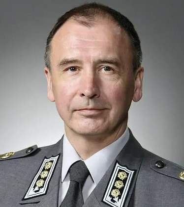 The former Finnish general and now MP Pekka Toveri warned that Russia could look to push through Nato's border to Norway's coastline