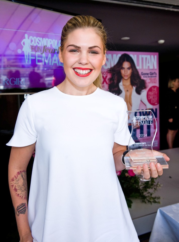 Belle Gibson holding a Cosmopolitan Fun Fearless Female award.