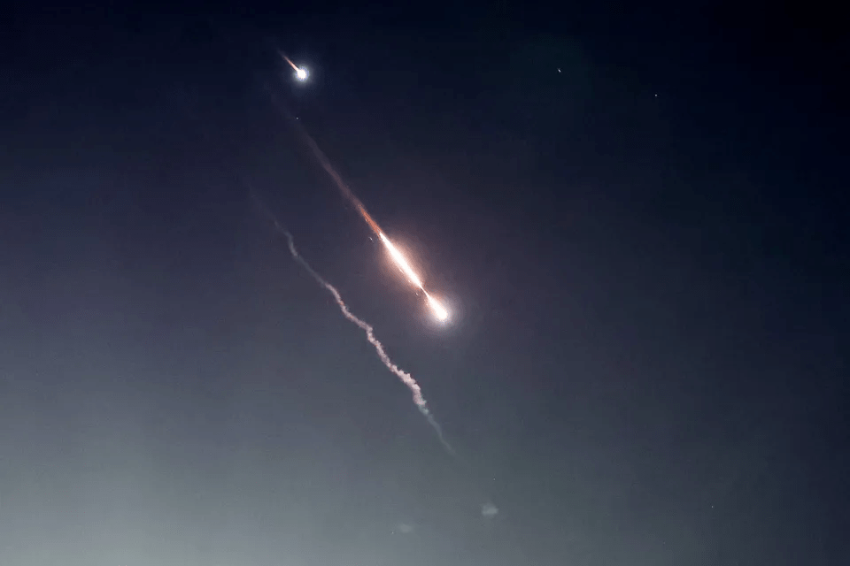 Meteor burning up in the night sky.