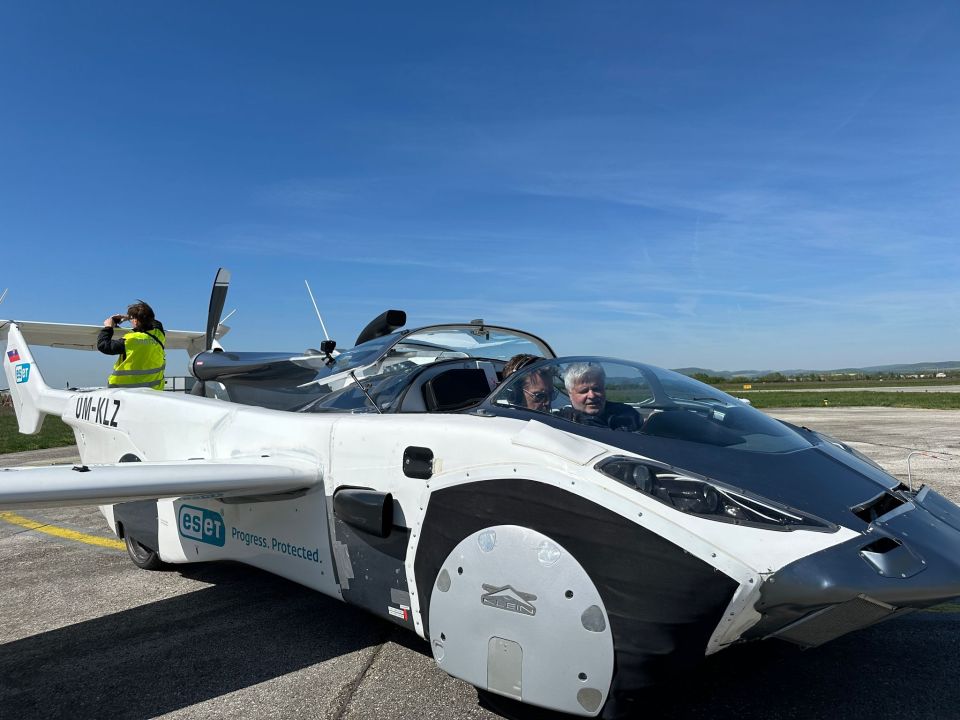 The 1,000kg 2-seat dual-mode prototype has foldable wings and a propeller on the back
