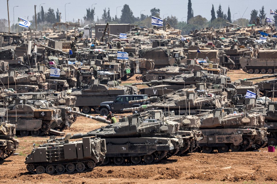 Israeli army main battle tanks and other military vehicles have recently surrounded the border with the Gaza Strip in southern Israel