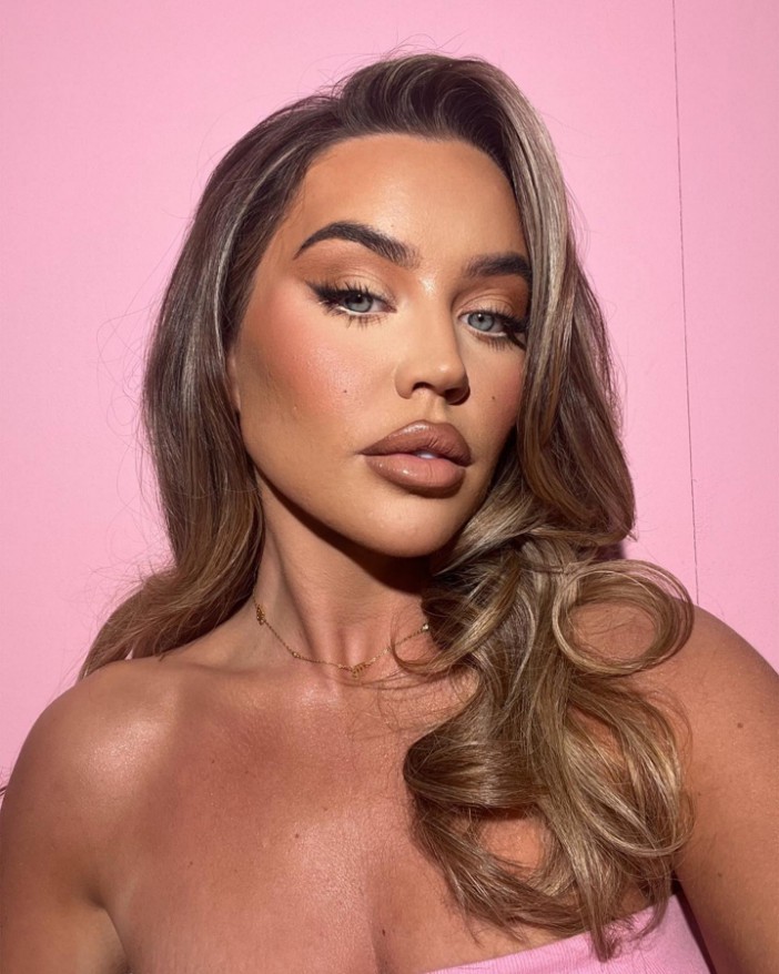 Excl: Love Island sign stunning makeup artist from Liverpool to enter villa next week, , http://www.instagram.com/samanthakennymakeup/