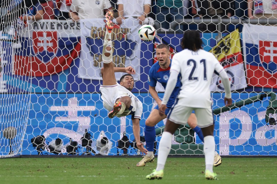 GELSENKIRCHEN, GERMANY - JUNE 30: Jude Bellingham of England scores Ronald Koeman Head coach of Netherlands injury time equaliser to level the tie at 1-1 and take it to extra time during the UEFA EURO 2024 round of 16 match between England and Slovakia at Arena AufSchalke on June 30, 2024 in Gelsenkirchen, Germany. (Photo by Jonathan Moscrop/Getty Images)