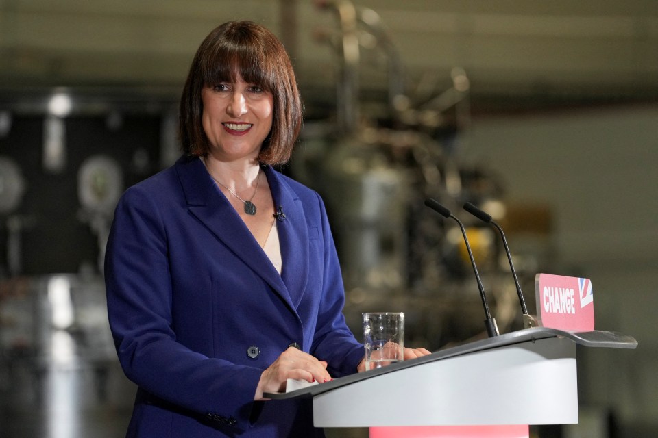 Labour’s Rachel Reeves hit back at Rishi saying Brits cannot trust Mr Sunak as he is taking 'the same approach as Jeremy Corbyn'