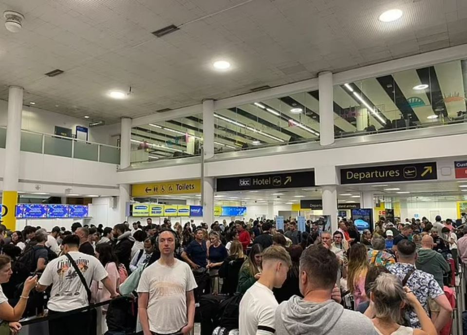 Chaos at London Gatwick this morning