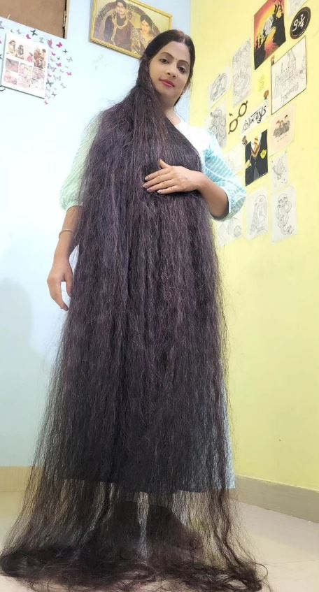 The longest strands are 7ft 9in long