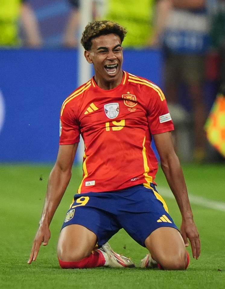 a soccer player with the number 9 on his shorts