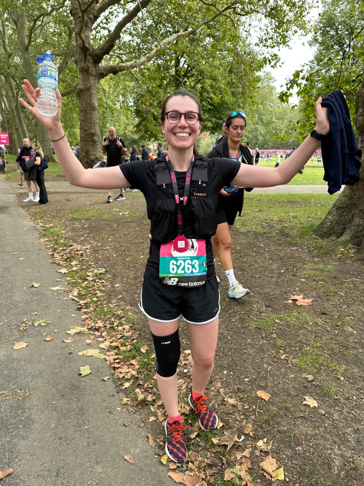 a runner with the number 6263 on her bib