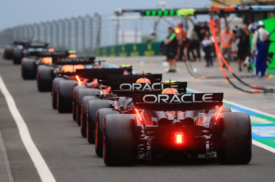 a row of race cars with the word oracle on the back