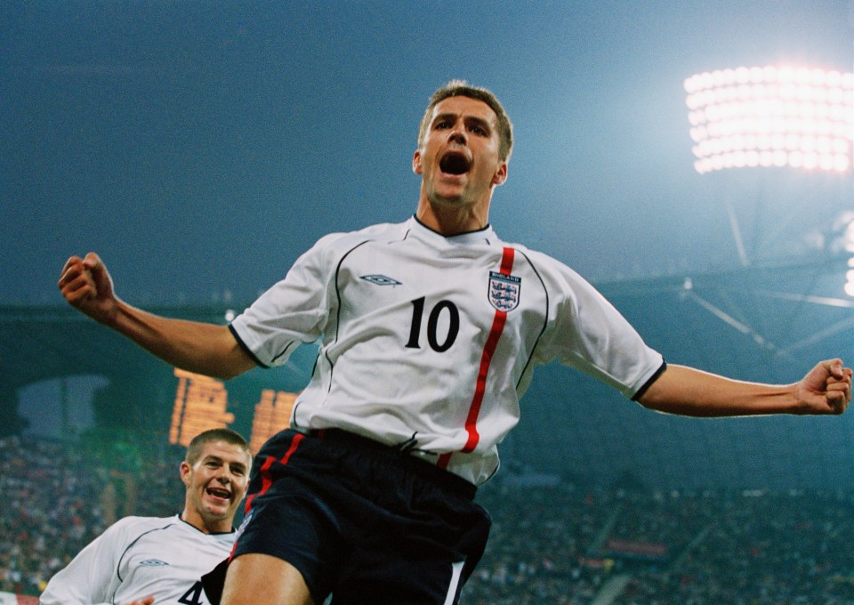 a soccer player with the number 10 on his jersey