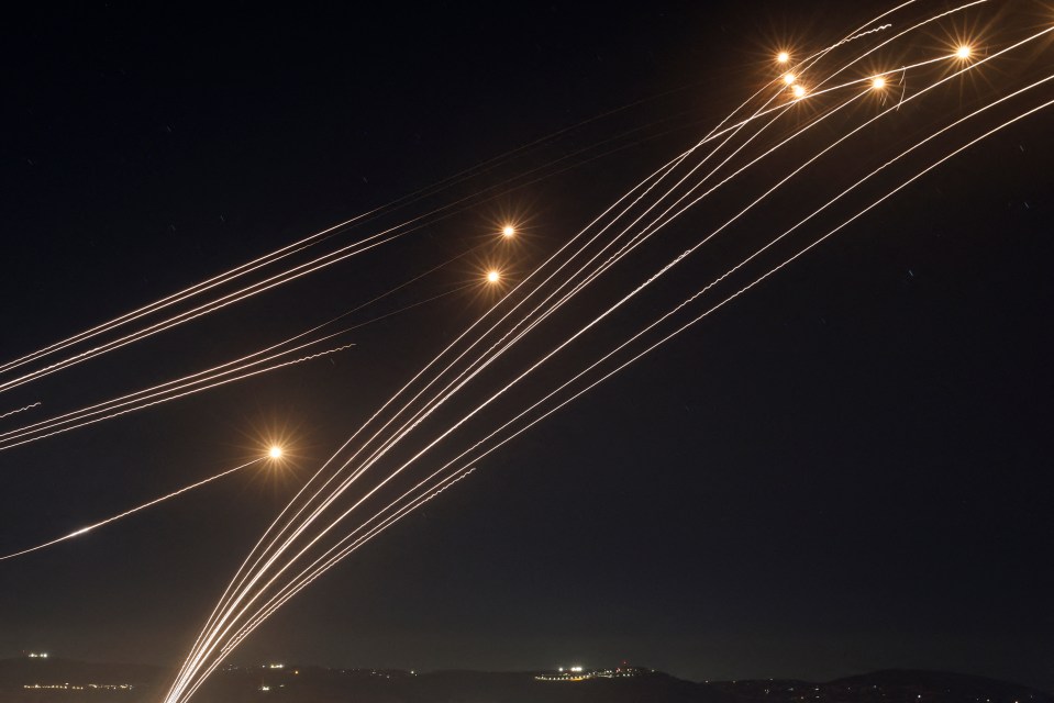 a bunch of lights are flying in the night sky