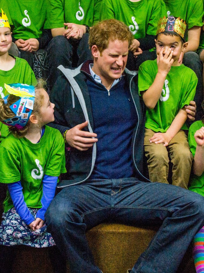 a group of children wearing green shirts with the letter s on them