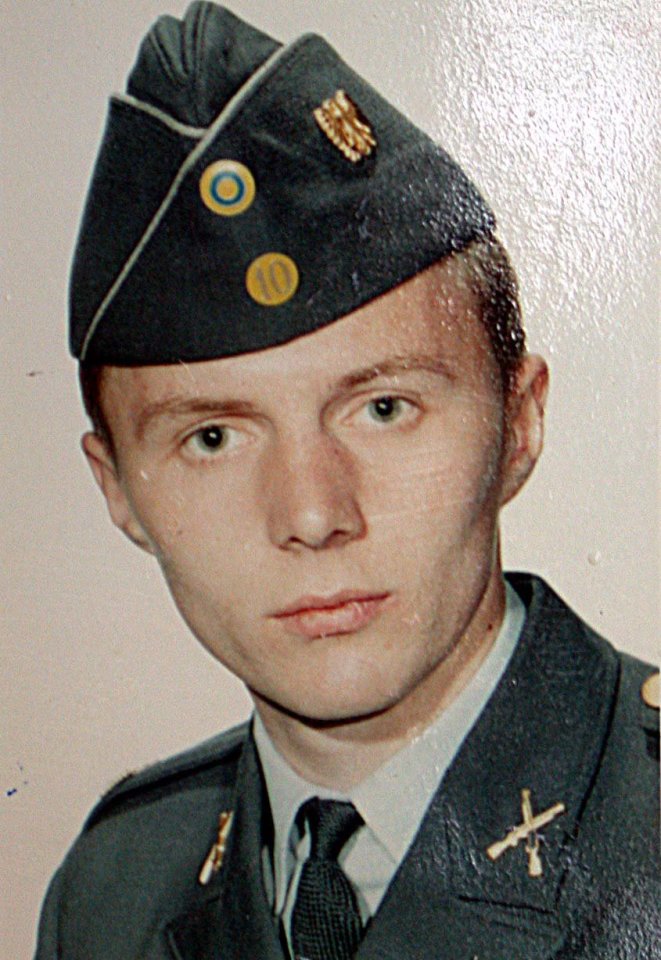 a man in a military uniform has the number 10 on his hat