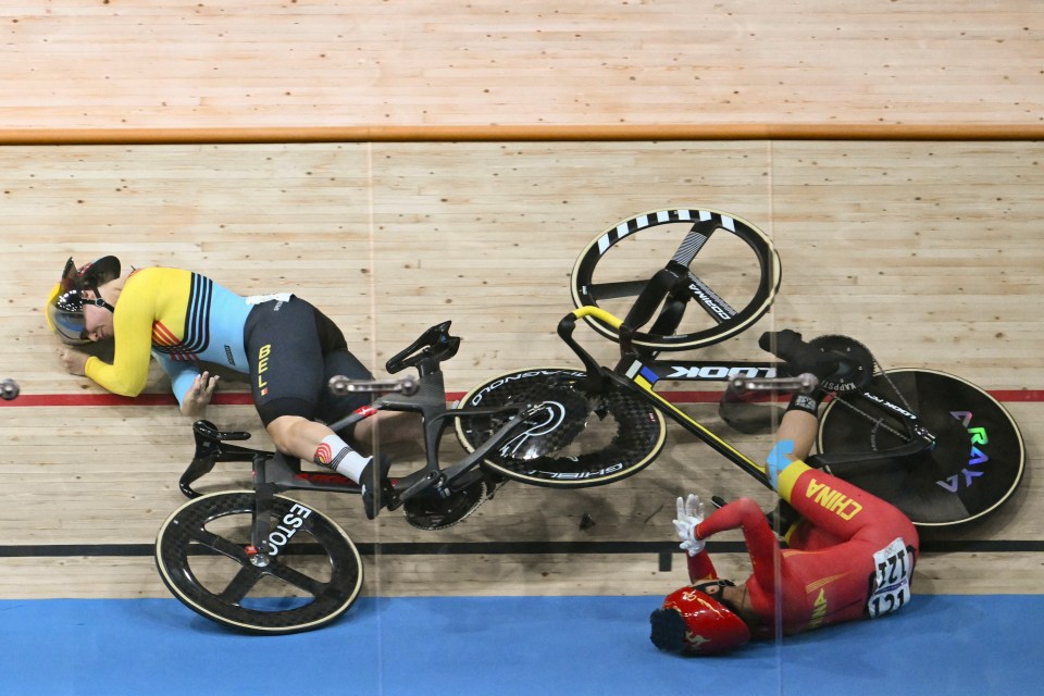 a bicycle with the word look on the front wheel