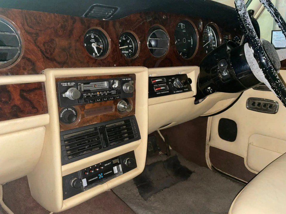 a car dashboard with a radio that says tune-up on it