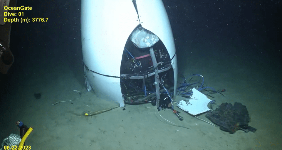 a picture of an oceangate dive is shown