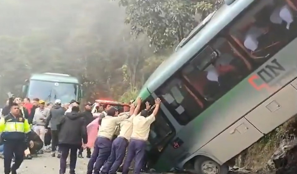 a bus that has the word con on it