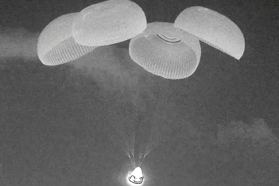 This black and white, thermal image made from SpaceX video shows its capsule, center bottom, carrying tech entrepreneur Jared Isaacman with his crew minutes before it reached the Gulf of Mexico near Florida's Dry Tortugas early Sunday, Sept. 15, 2024. (SpaceX via AP)