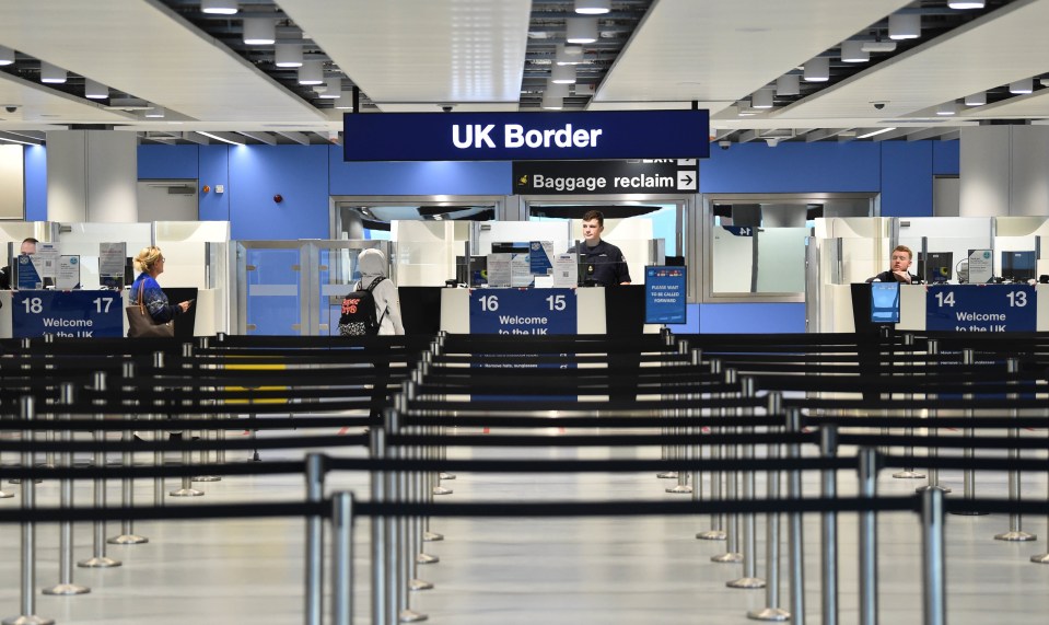a blue sign that says uk border on it
