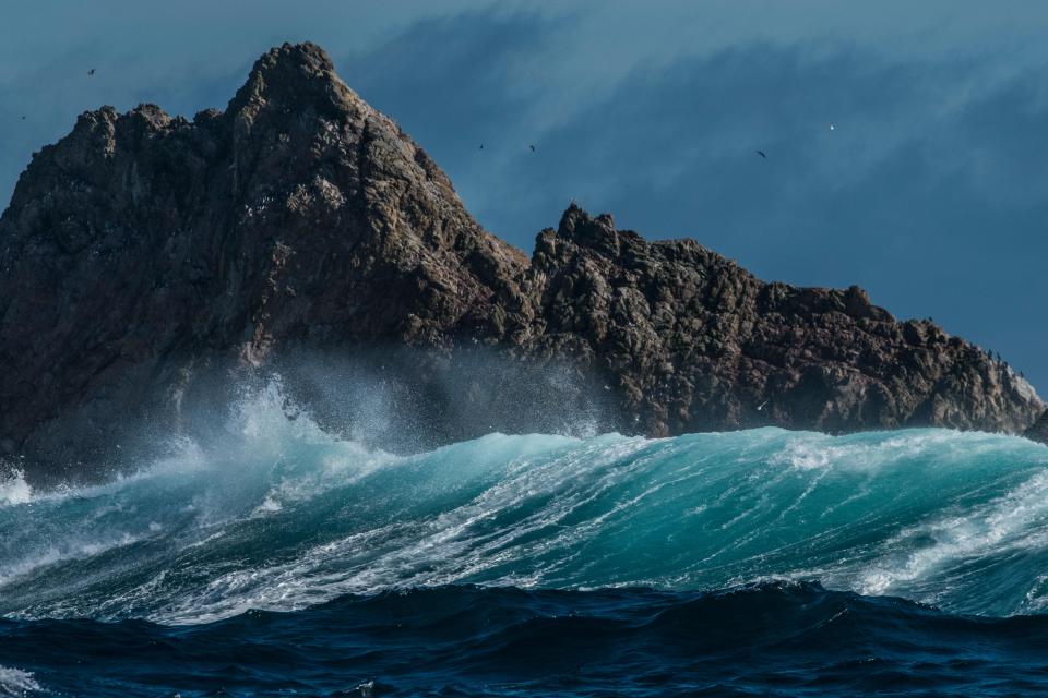 R4A31Y The Farallon islands jutting out of the pacific ocean as big waves roll in.