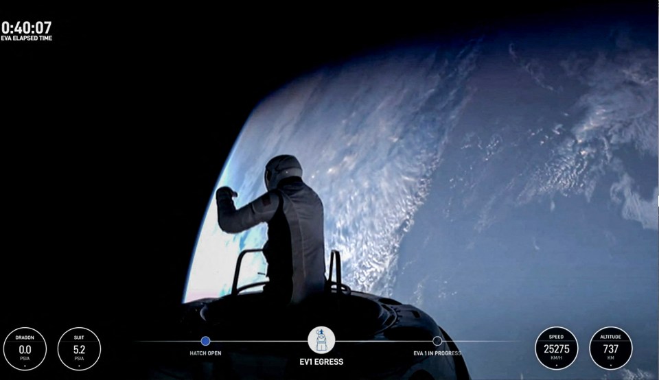a breaking news screen shows the u.s. entrepreneur jared isaacman exiting capsule