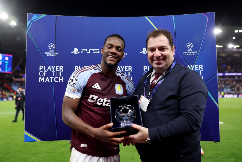 BIRMINGHAM, ENGLAND - OCTOBER 02: Jhon Duran of Aston Villa poses for a photo with the Player Of The Match award at full time during the UEFA Champions League 2024/25 League Phase MD2 match between Aston Villa FC and FC Bayern MÃ¼nchen at Villa Park on October 02, 2024 in Birmingham, England. (Photo by Julian Finney - UEFA/UEFA via Getty Images)