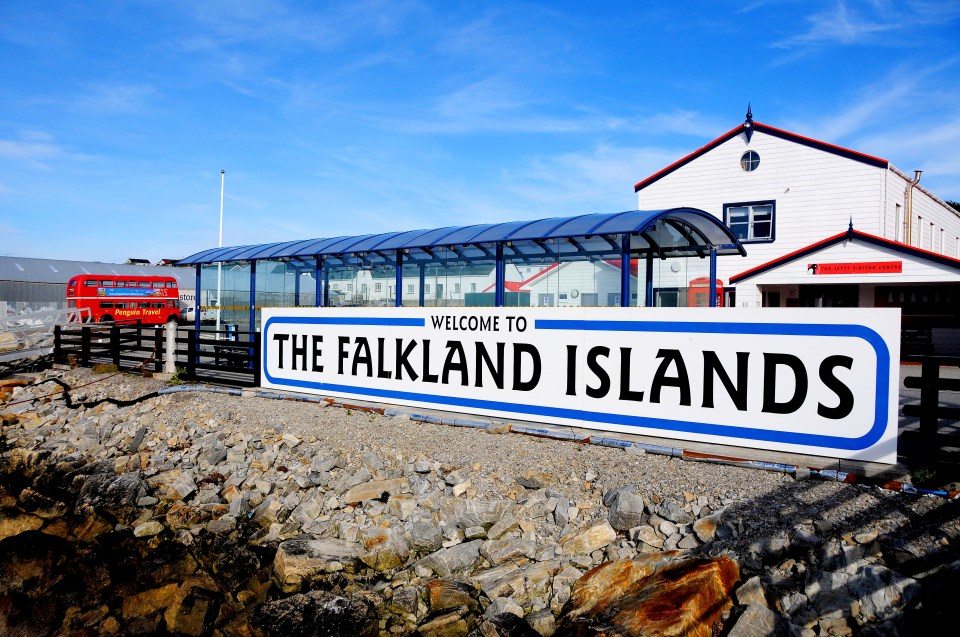 a sign that says welcome to the falkland islands