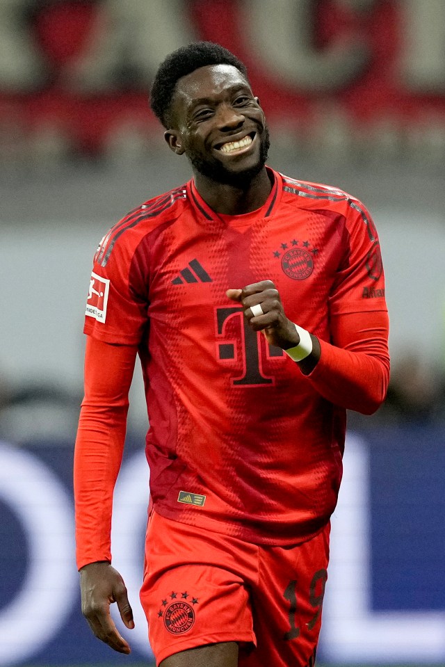 a soccer player wearing a red shirt with the letter t on it