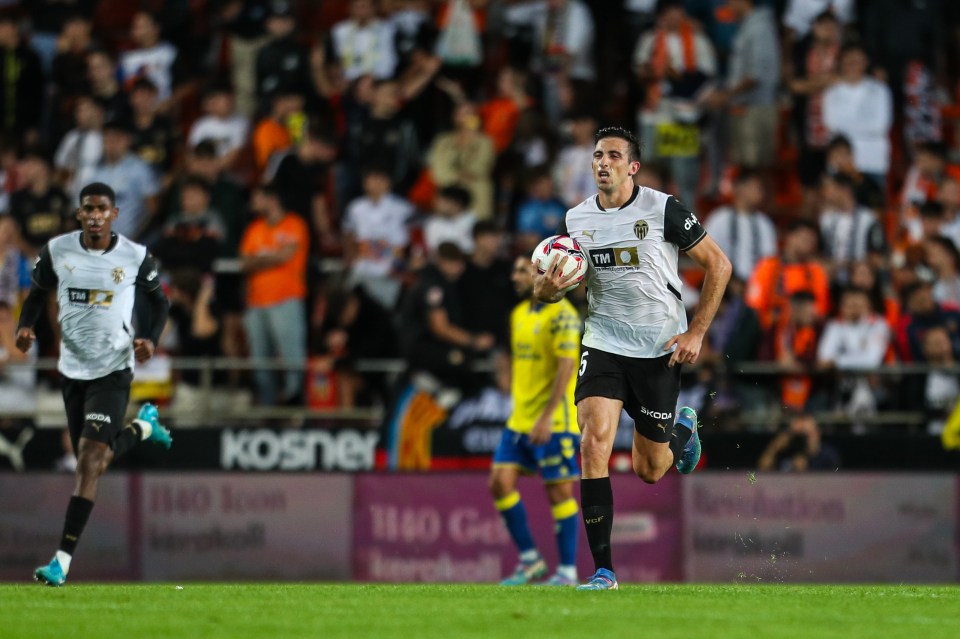 a soccer player with the number 5 on his jersey