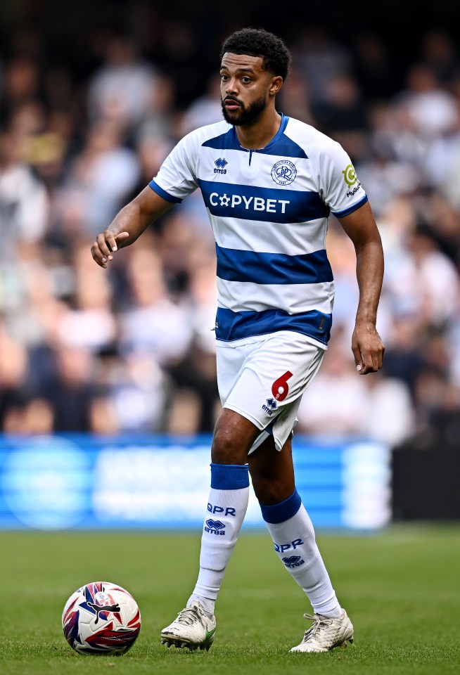 a soccer player wearing a jersey that says copybet