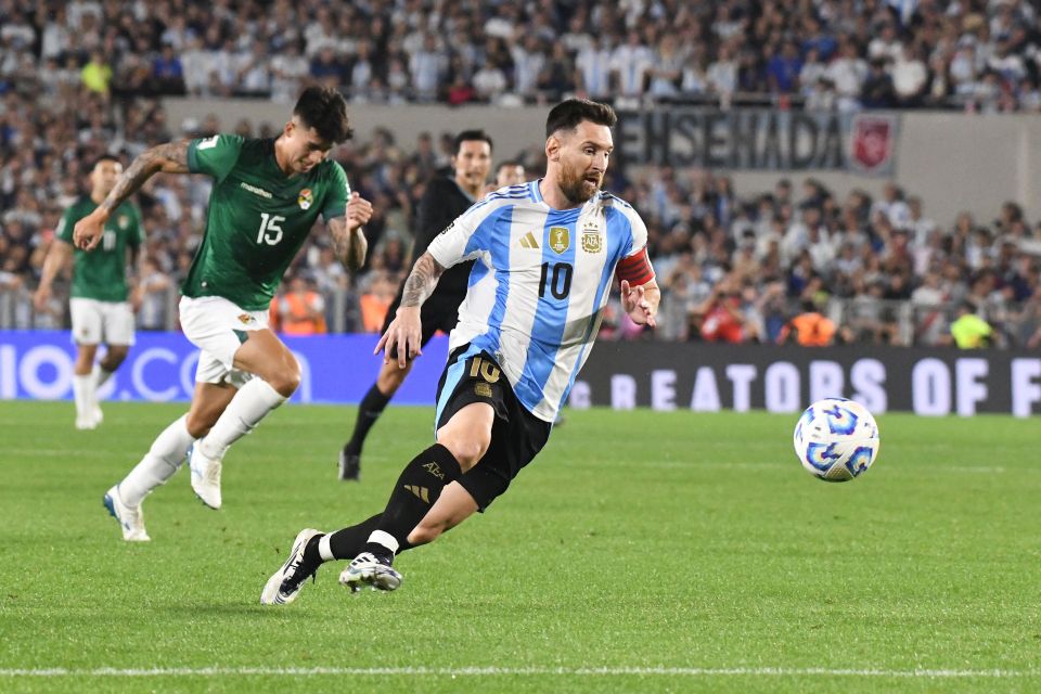 a soccer player with the number 10 on his jersey