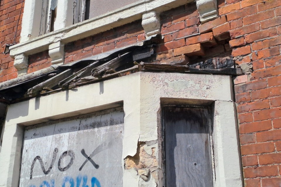 the word nox is written on the side of a building