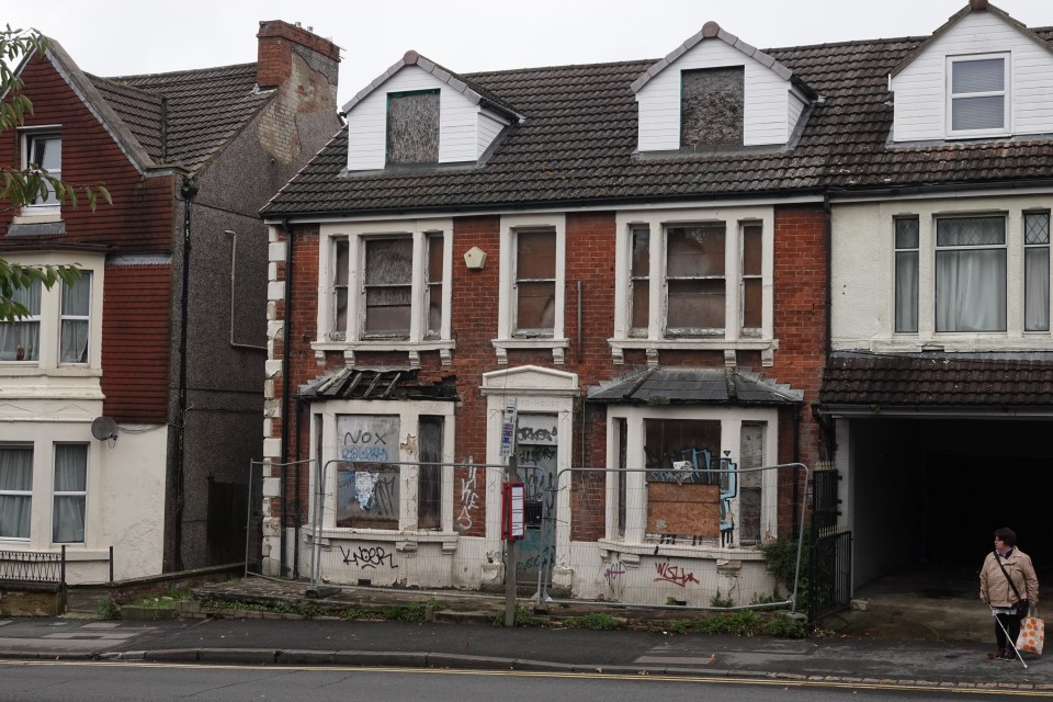 a brick building with graffiti on it that says nox