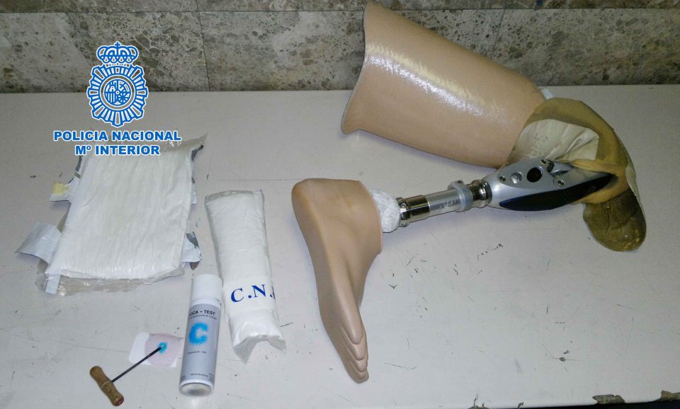 a prosthetic leg sits on a table in front of a sign that says policia nacional