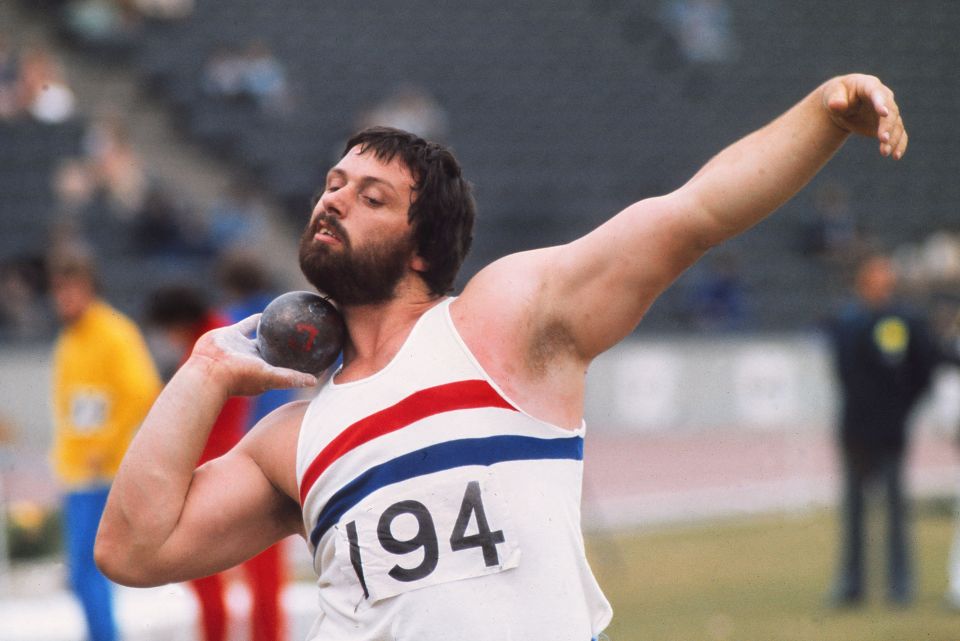 a man throwing a ball with the number 194 on his shirt
