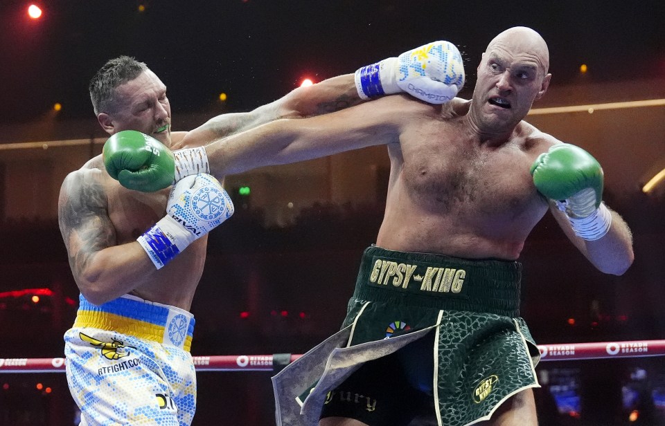 a boxer wearing a belt that says gypsy-king