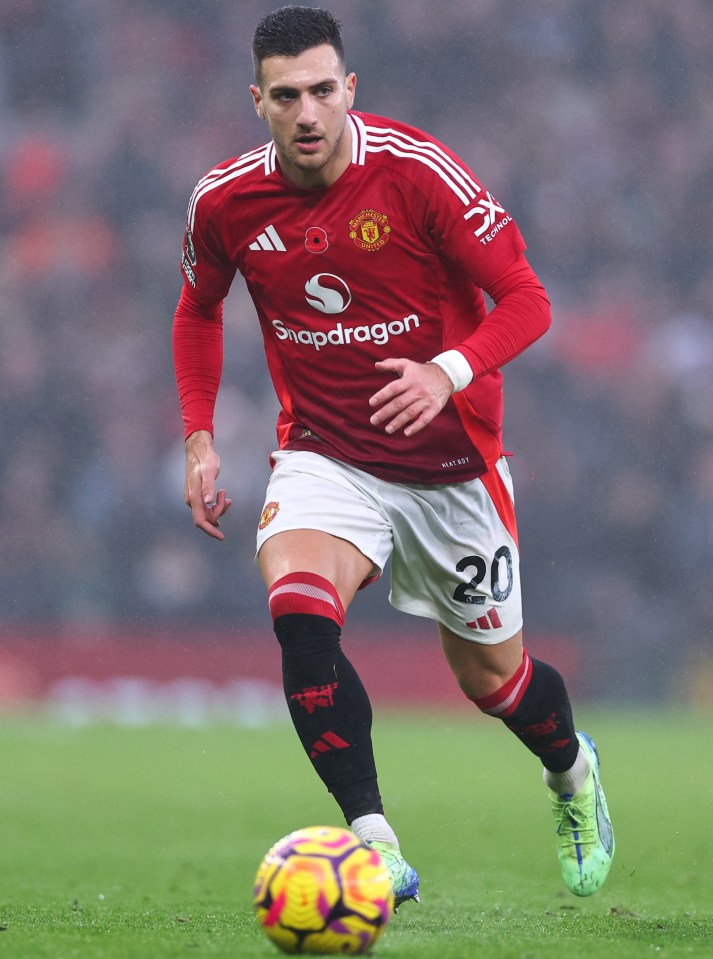 soccer player wearing a red jersey with snapdragon on it