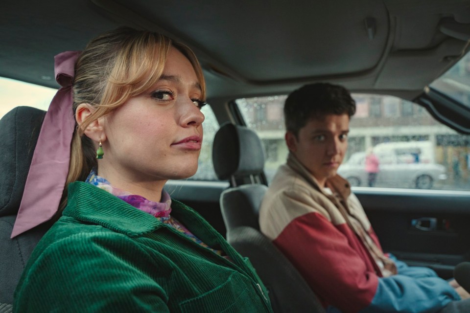 Sex Education Season 4. (L to R) Aimee Lou Wood as Aimee, Asa Butterfield as Otis in Sex Education Season 4. Cr. Samuel Taylor/Netflix © 2023.