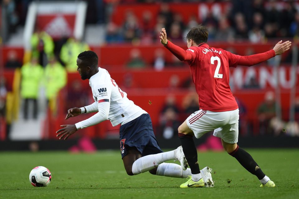 a soccer player with the number 2 on his jersey
