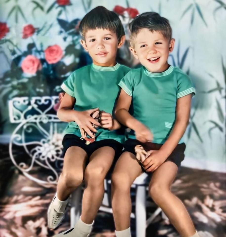 two young boys in green shirts are sitting next to each other