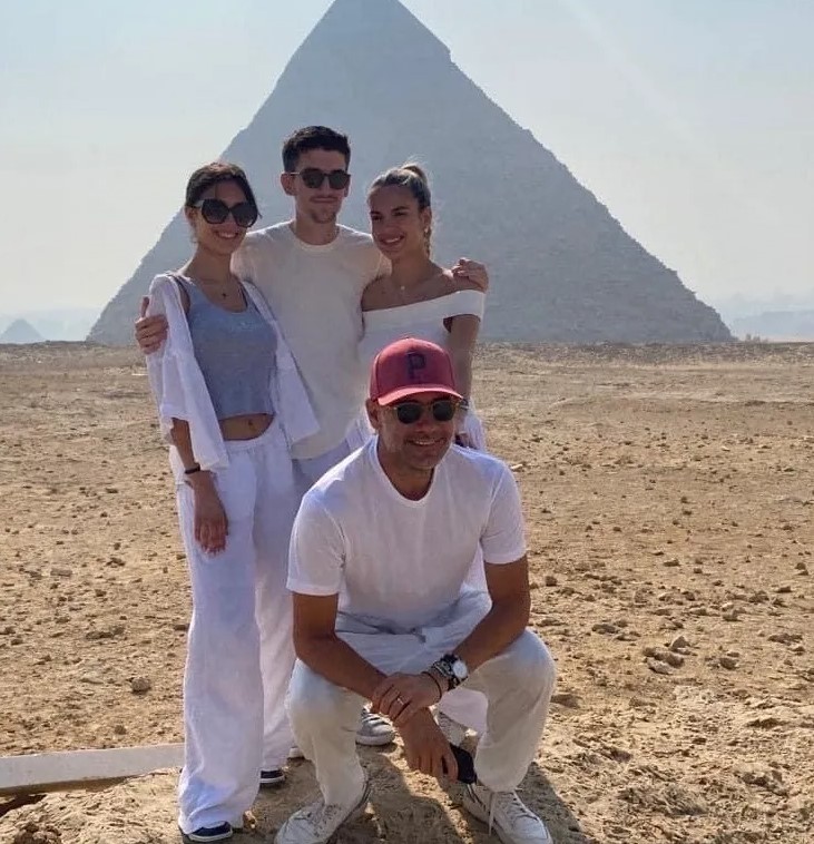 Pep Guardiola's family on holiday in Egypt, in front of the pyramids.